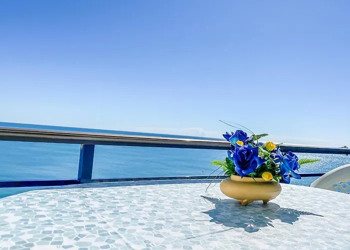 Apartamento Vista Al Mar, Wifi, Terraza Y Piscina.