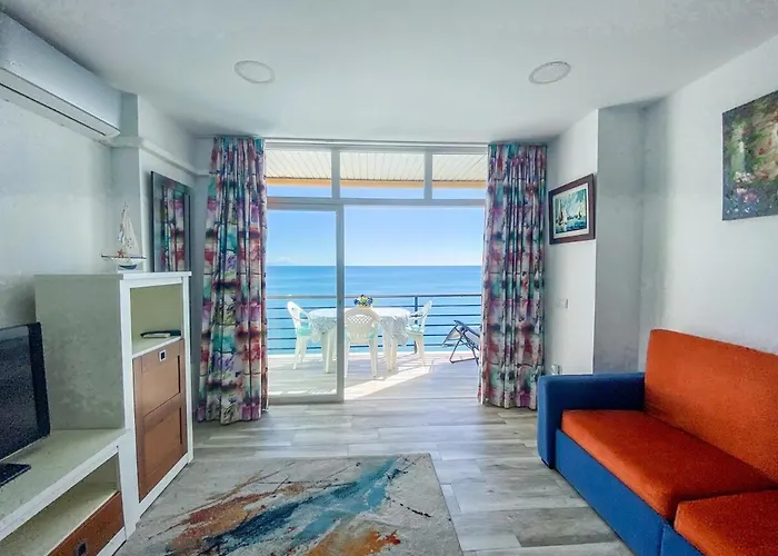 Vista Al Mar, Wifi, Terraza Y Piscina. Apartamento Torremolinos